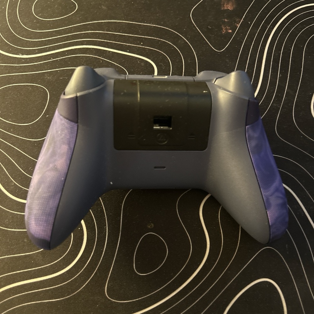Xbox Wireless Controller - Purple - Picture 2 of 3
